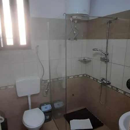 Jone Apartamento Golem (Tirana)
