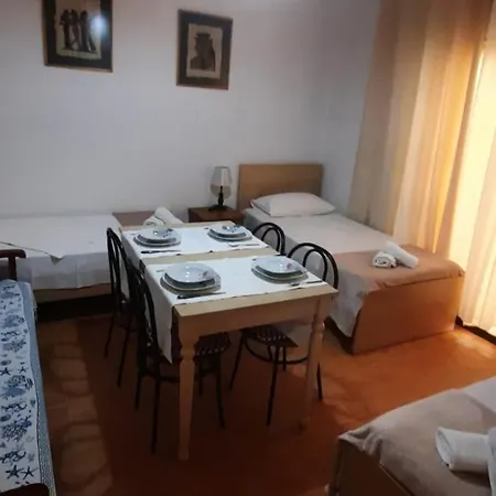 Jone Apartmán *